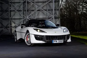 Un Lotus Evora Sport 410 a modo de homenaje del mítico Esprit S1 de James Bond