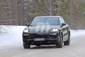 Porsche Cayenne 2018: En la nieve con menos camuflaje