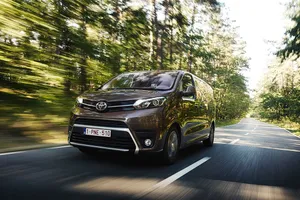 Toyota ProAce Verso 2017 ya disponible en España, te detallamos su gama y precios