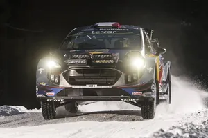 Sébastien Ogier: "Aún sufro un poco con el coche"