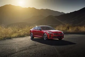 KIA Stinger: el nuevo sedán danzando sobre la nieve en vídeo