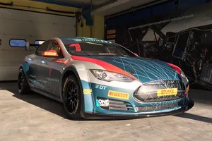 Lucas Di Grassi prueba el Tesla Model S del Electric GT