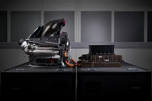 Mercedes se arriesgará con el nuevo motor en Australia