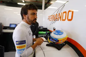 Webber duda que Alonso termine la temporada: "Está frustrado, quiere podios"