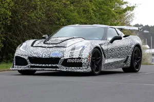 Chevrolet Corvette ZR1: al mínimo de camuflaje en Nürburgring a la caza de un crono