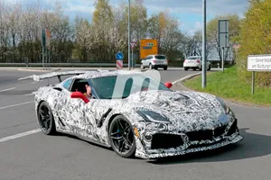 Chevrolet Corvette ZR1: un emblema en las llantas confirma la versión ZR1