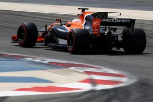 McLaren completa 81 vueltas en el cierre del test de Bahrein