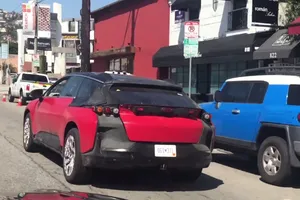 Vídeo: Faraday Future prueba el FF91 frente al Tesla Model X en la calle
