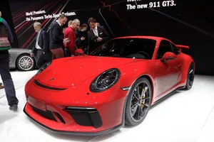 Porsche 911 GT3 2017: ahora con 500 CV y caja manual