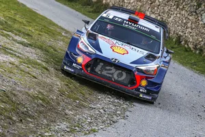 Thierry Neuville da el zarpazo decisivo al Tour de Corse