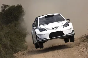 El Toyota Yaris WRC comienza su 'dieta' en Cerdeña