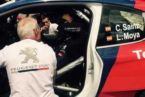 Carlos Sainz y Luis Moya dan una 'vuelta' por el pasado