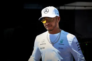 Hamilton vuela en los primeros libres