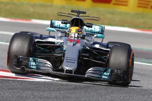 Hamilton vuelve a la pole, con Alonso en modo superestrella