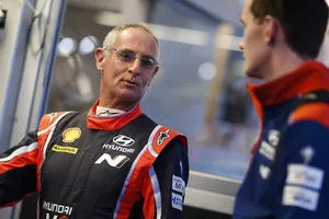 Hayden Paddon acelera la transición de su copiloto