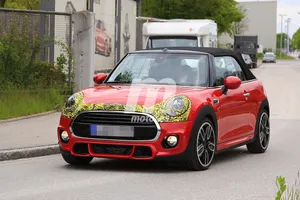 MINI Cabrio 2018: la marca ya trabaja en el facelift de su pequeño descapotable