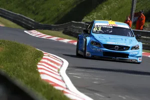 Nicky Catsburg deja su sello en los libres de Nürburgring