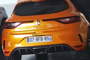 ¡Sorpresa! Se filtra el Renault Mégane RS 2018: su zaga totalmente al descubierto