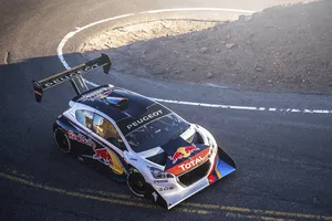 Sébastien Loeb y su Peugeot 208 T16 PPIHC, otro baile más