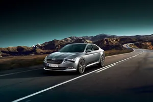 Skoda Superb 2017: la berlina mejora su equipamiento tecnológico y de seguridad