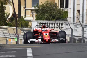 Vettel responde y asusta