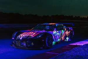 El Corvette 'art car' de Larbre brilla en la noche de Le Mans