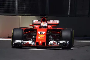 Ferrari da marcha atrás en unos libres con cinco pilotos en dos décimas