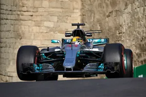 Hamilton destroza la pole de Azerbaiyán