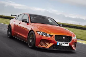 Jaguar XE SV Project 8: el coche de calle más potente de la marca ya es oficial