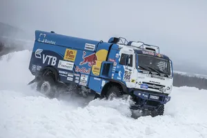 El Kamaz 4326 cambia la arena del Dakar por la nieve