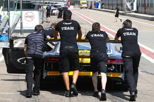 Robin Frijns consigue la pole con el Audi R8 LMS en Zolder