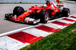 Sebastian Vettel se rinde ante una gran actuación de Lewis Hamilton