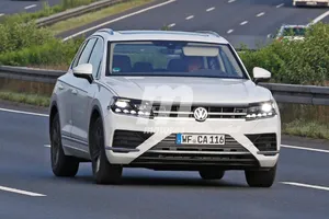 Volkswagen Touareg 2018: cazado casi al desnudo antes de Frankfurt 2017