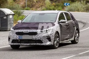 El nuevo Kia Cee'd pierde camuflaje y nos enseña nuevos detalles