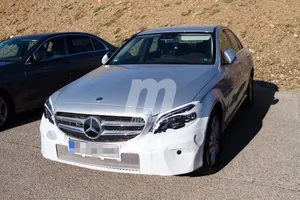 Un vistazo al interior del Mercedes Clase C 2018 con todo lujo de detalles