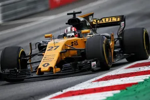 Renault invierte posiciones, pero se va de vacío de Austria