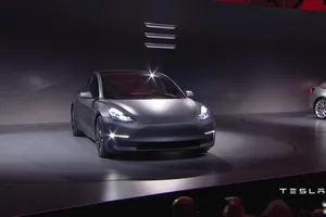 Tesla Model 3: esta semana sale el primer Model 3 de producción de la cadena