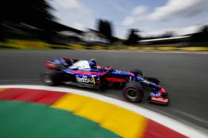 Carlos Sainz rompe su maldición en Spa y suma un punto