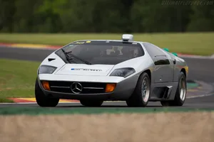 Uno de los raros Isdera Imperator 108i a fondo en Nürburgring