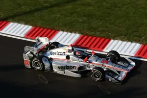 Paseo imperial de Penske en Gateway; pole de Will Power