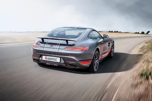 Akrapovic presenta su nuevo escape para el Mercedes-AMG GT