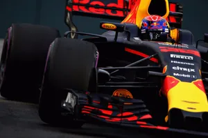 Verstappen lidera unos accidentados terceros libres