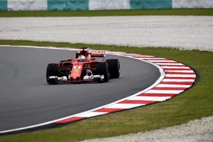 Los Ferrari mandan sobre seco en Sepang