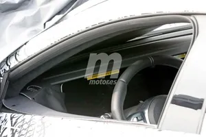Nos asomamos al interior del nuevo Mercedes-AMG GT 4, por primera vez