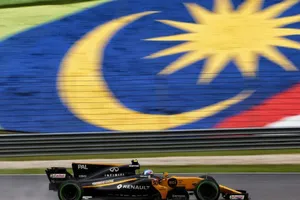 Renault arranca en Malasia instalada en mitad de parrilla