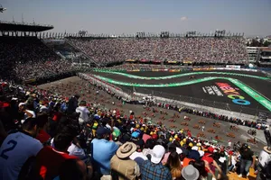 Donaciones y puño en alto en la vuelta 19: así se solidariza la F1 con México