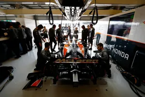 McLaren cuenta los días para que termine el calvario de Honda