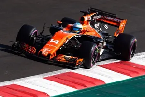 Alonso remonta hasta los puntos: "El coche ha crecido enormemente"