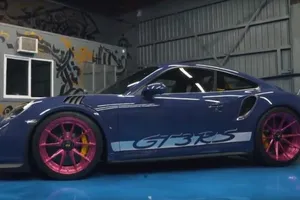 El llamativo Porsche 911 GT3 RS de ADV.1 Wheels para el SEMA 2017