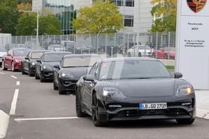 Porsche prueba el Mission E de producción junto a modelos de Tesla 